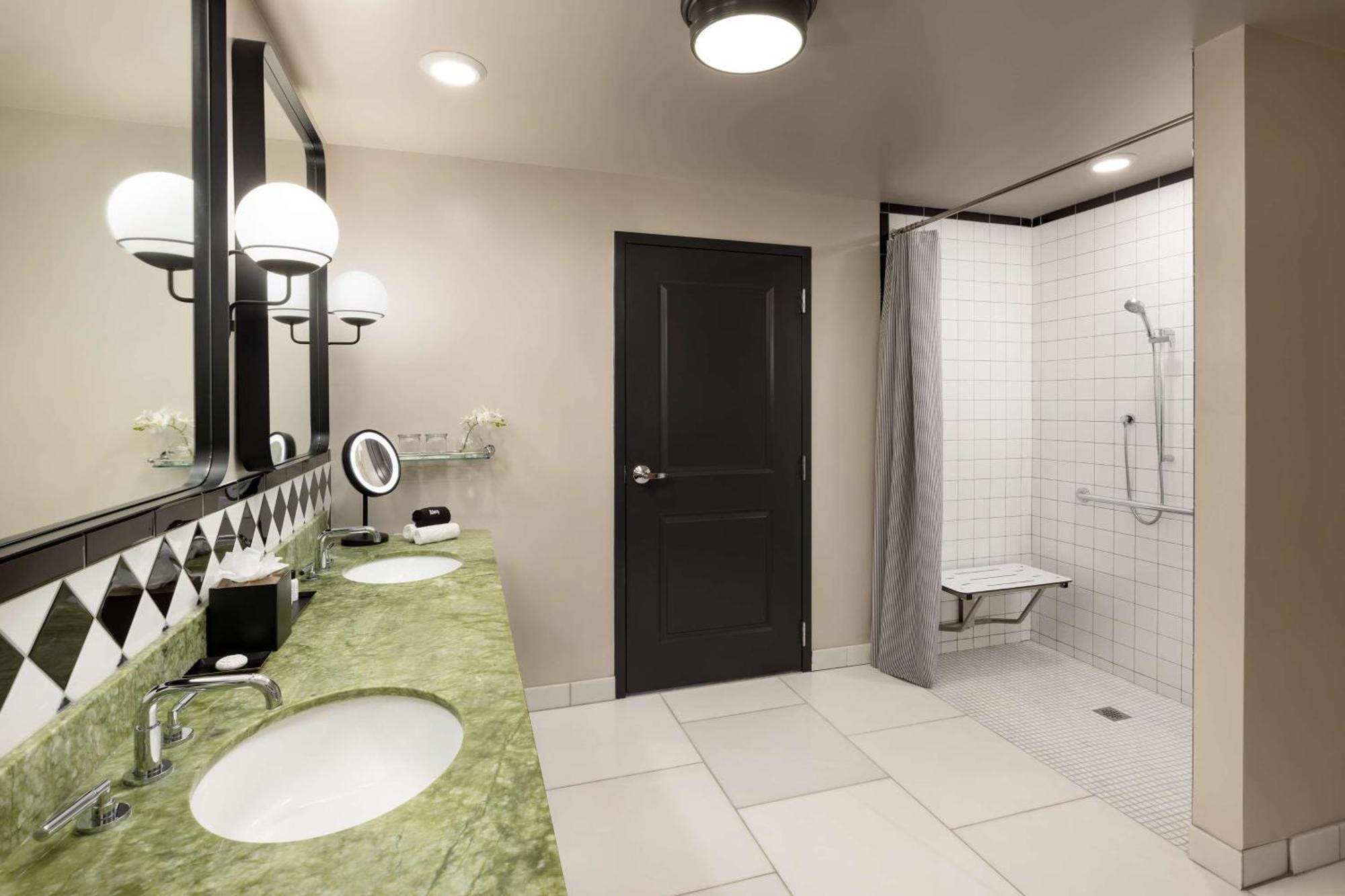 The Candler Atlanta, Curio Collection By Hilton Hotel 4*