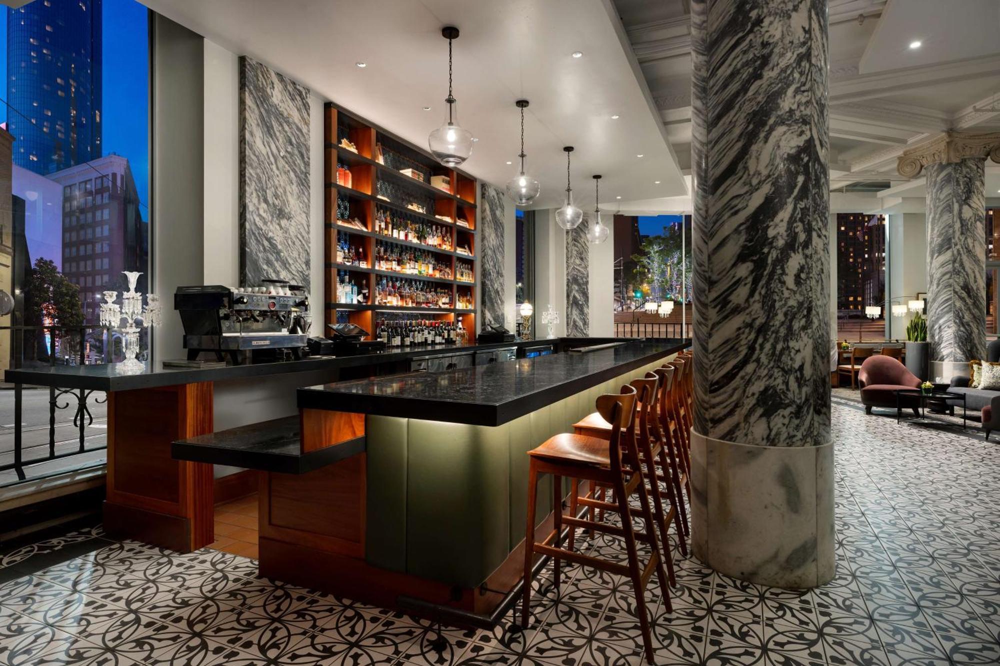 The Candler Atlanta, Curio Collection By Hilton