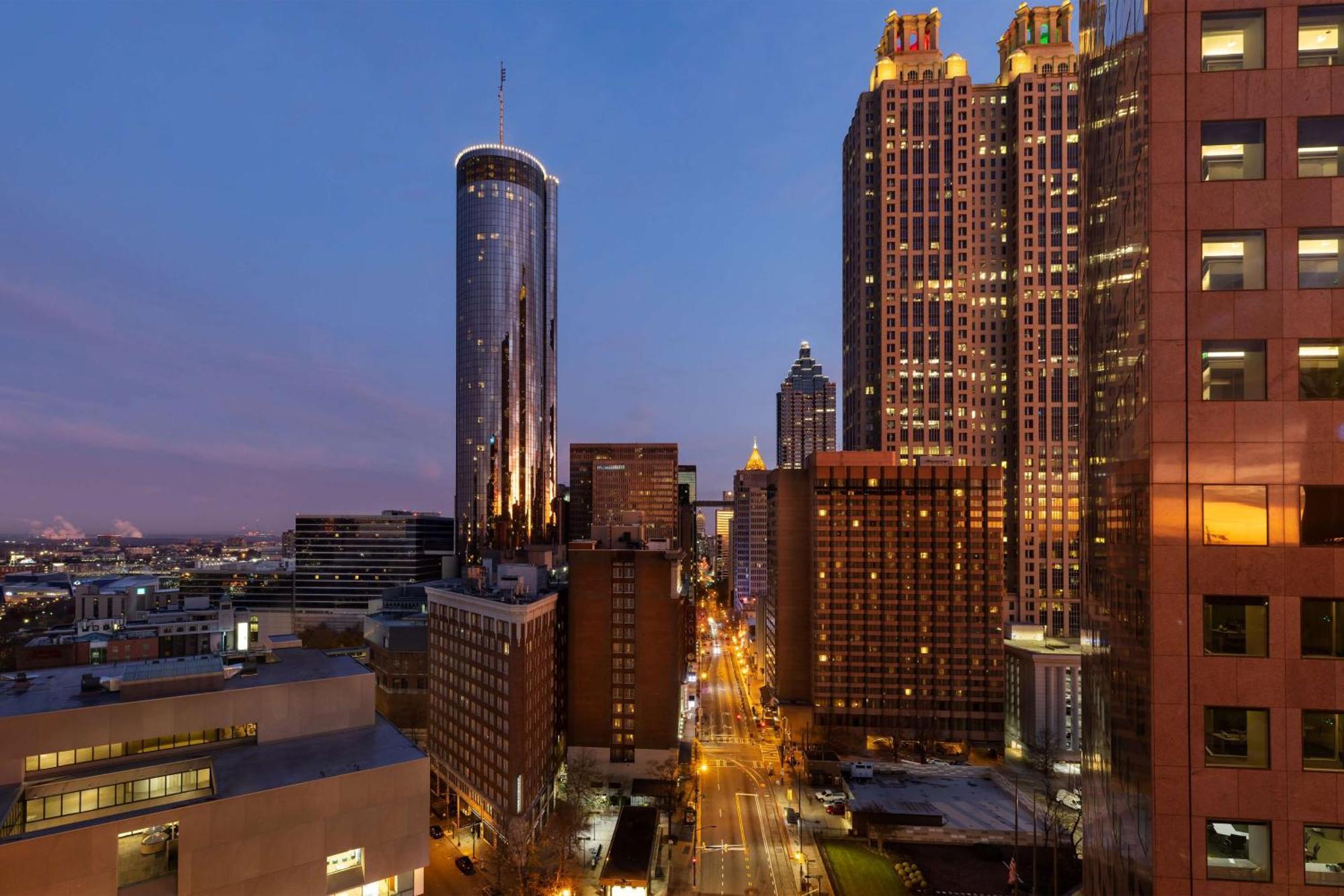 The Candler Atlanta, Curio Collection By Hilton